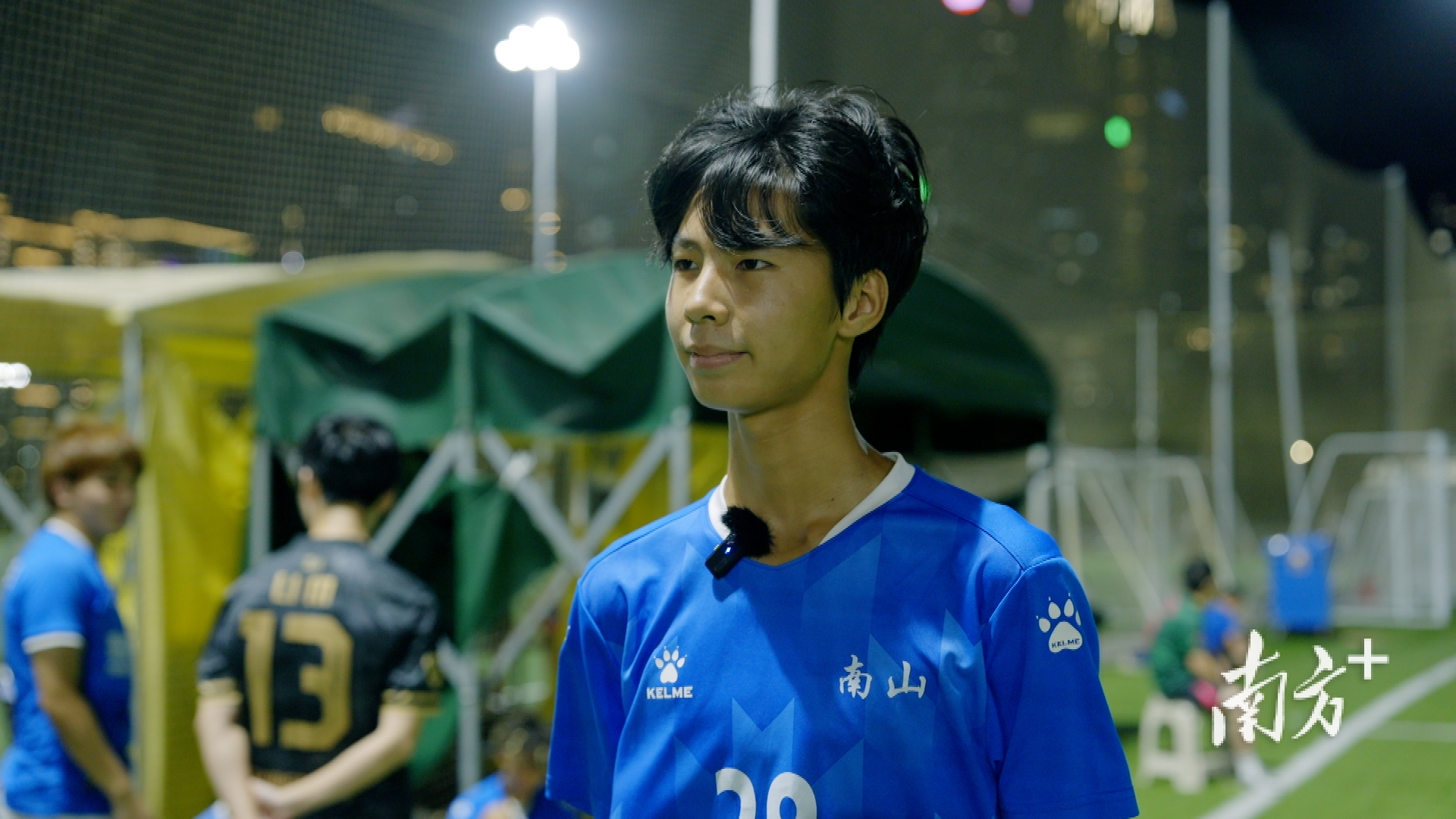 两地的足球 两地的足球