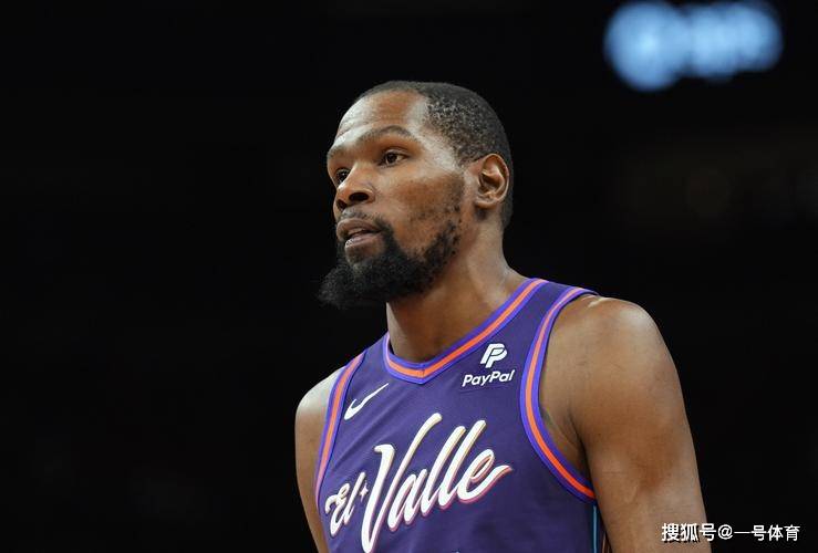 要考虑球员, 吵翻天, 立雕像这事 要考虑球员, 吵翻天, 立雕像这事